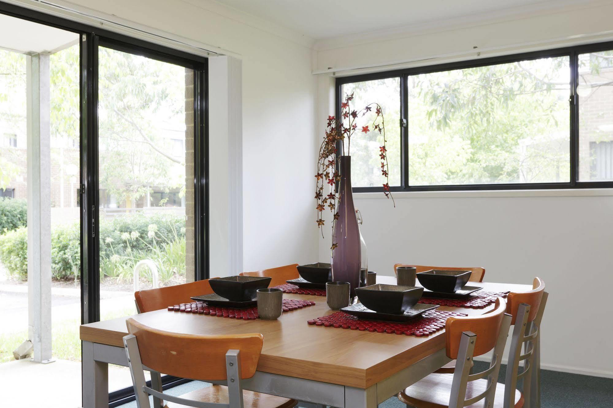 Macquarie Village Aparthotel