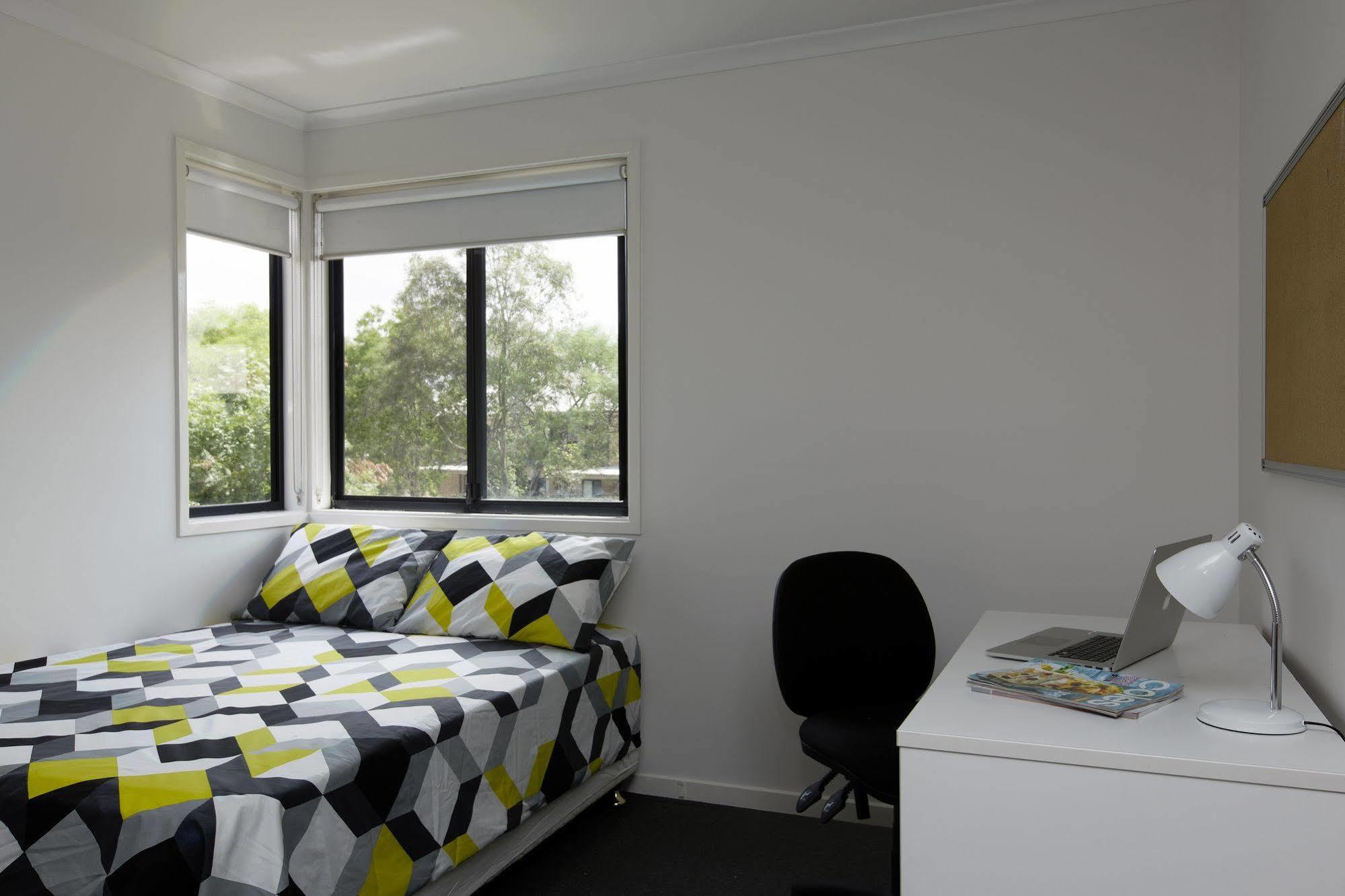 Macquarie Village Aparthotel