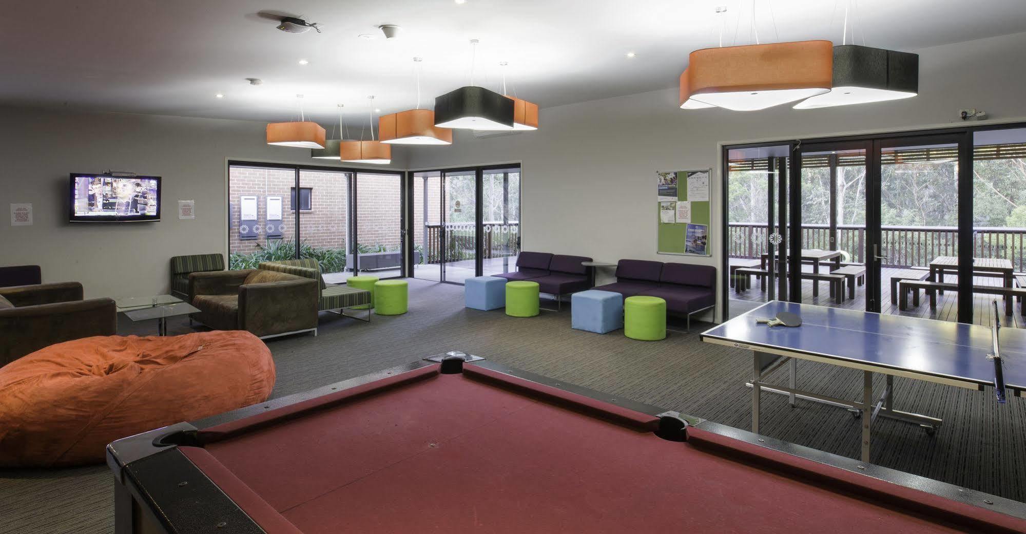 Macquarie Village 3*