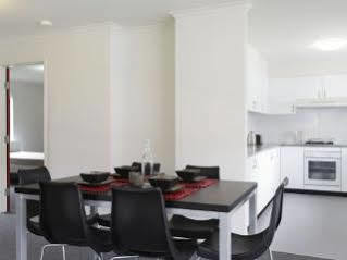 Macquarie Village 3*